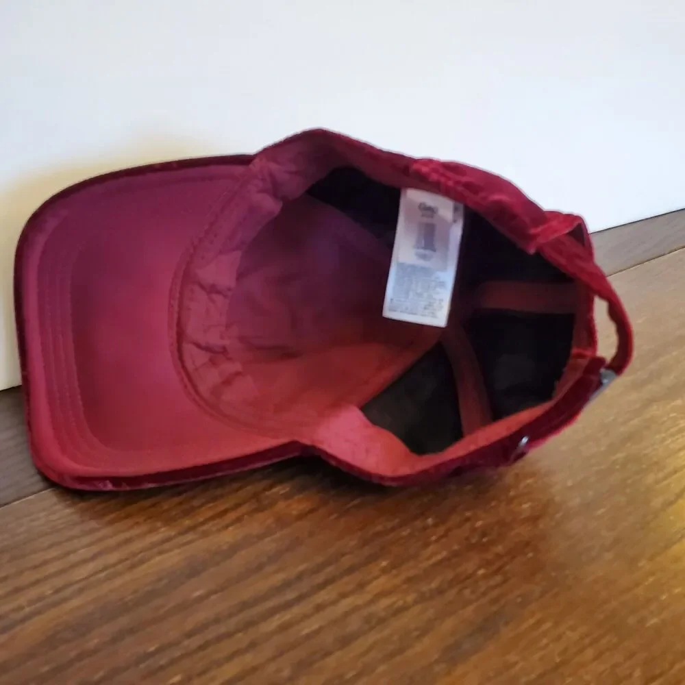GAP Velvet Baseball Cap Women Sz S/M‎ 58cm Red Delicious Adjustable Strap Unisex
